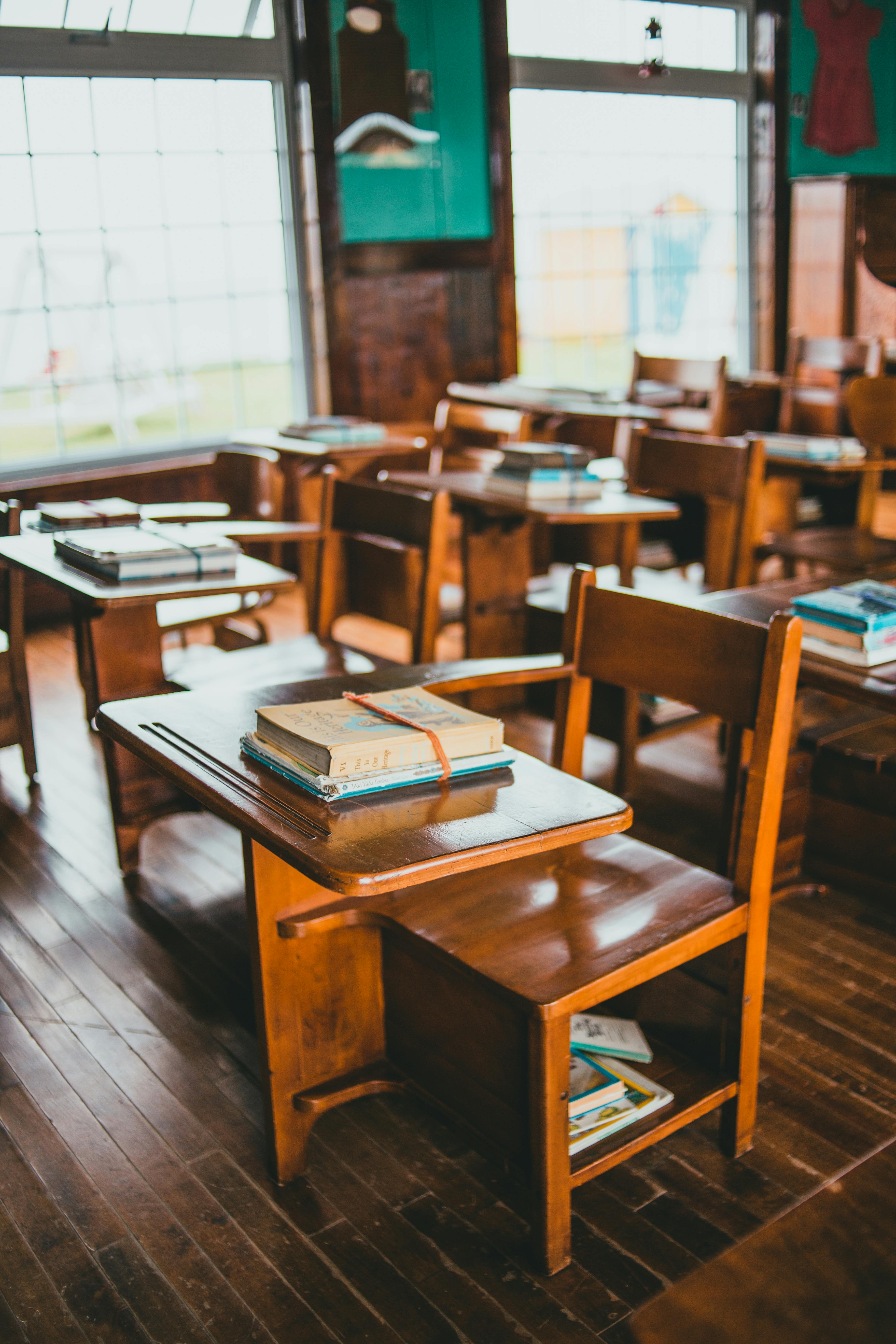 Chairs in a classroom | Source: Pexels