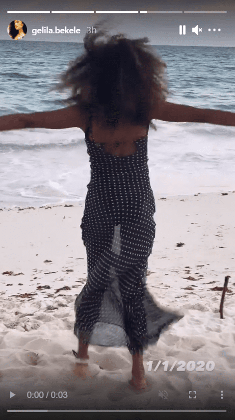 Image of Gelila Bekele having fun on the beach on New Year's Day 2020 | Photo: Instagram/gelila.bekele