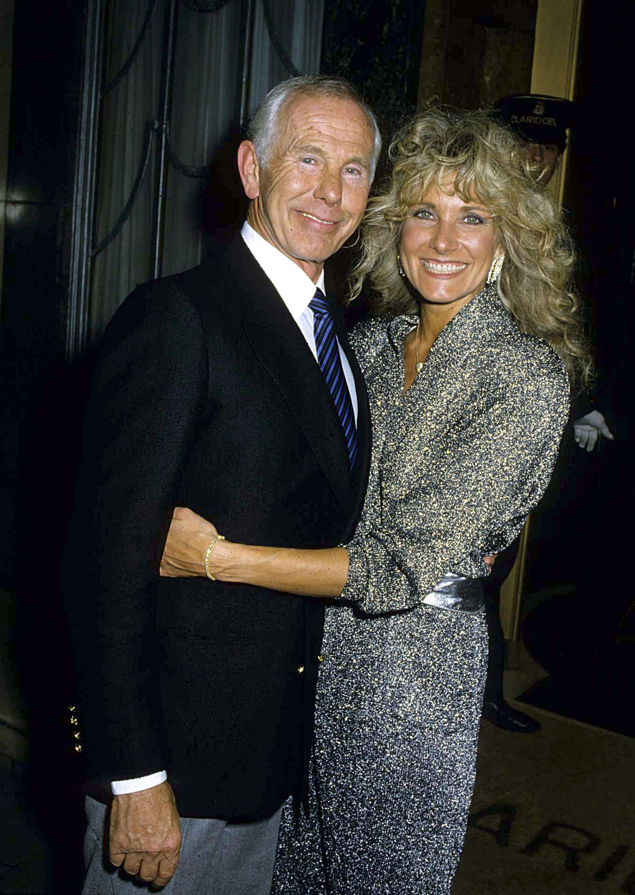 Johnny Carson and wife Alexis Maas at Claridges in London in July 1991 | Source; Getty Images