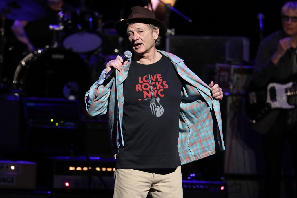 Bill Murray actúa en el ‘Love Rocks NYC: A Benefit for God's Love We Deliver’ en el Beacon Theatre, el 7 de marzo de 2019 en Nueva York. | Foto: Getty Images Bill Murray actúa en el ‘Love Rocks NYC: A Benefit for God's Love We Deliver’ en el Beacon Theatre, el 7 de marzo de 2019 en Nueva York. | Foto: Getty Images