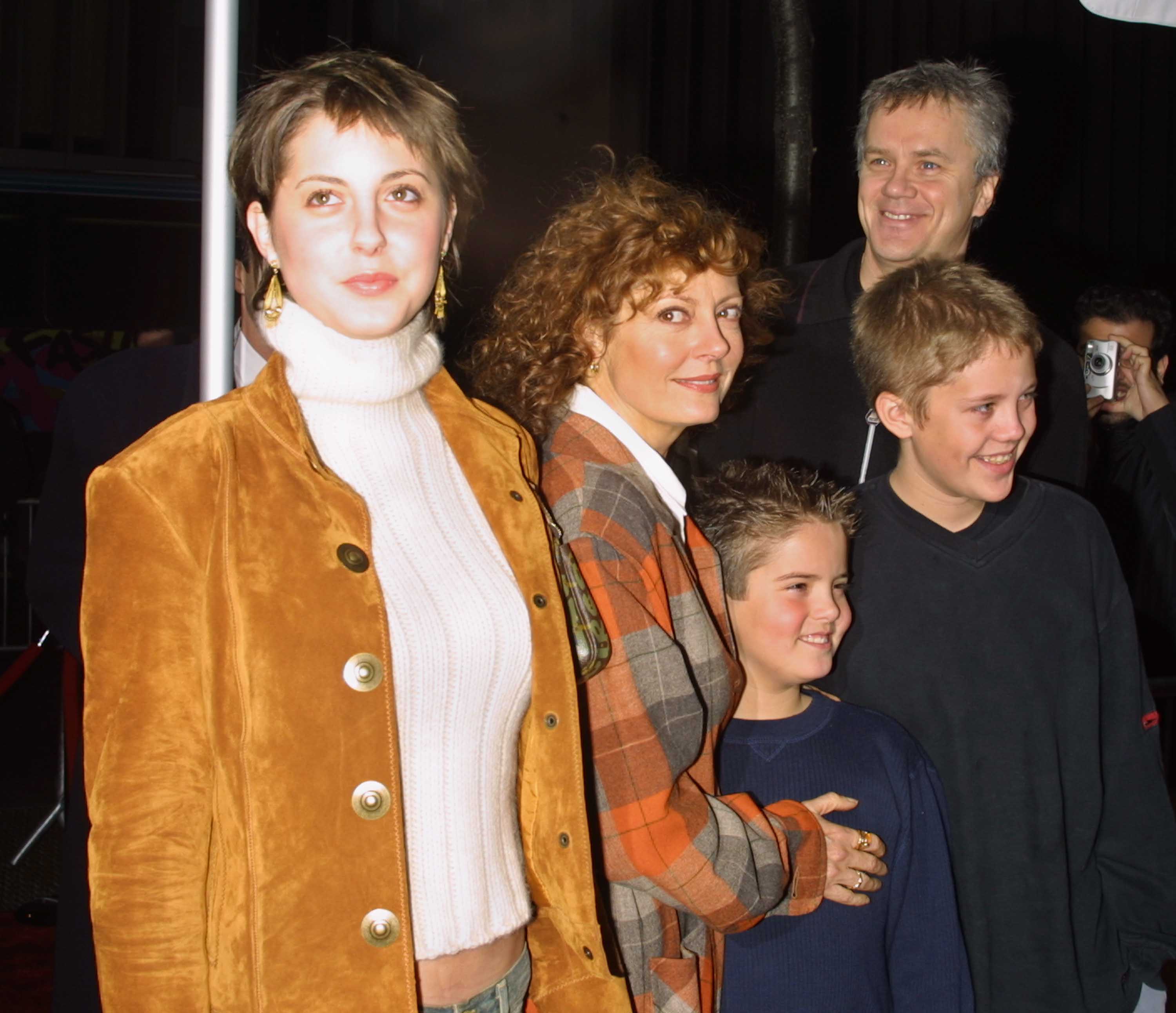 Susan Sarandon and Tim Robbins with their children at the premiere of "The Lord Of The Rings - The Fellowship Of The Ring" on December 13, 2001, in New York City. | Source: Getty Images