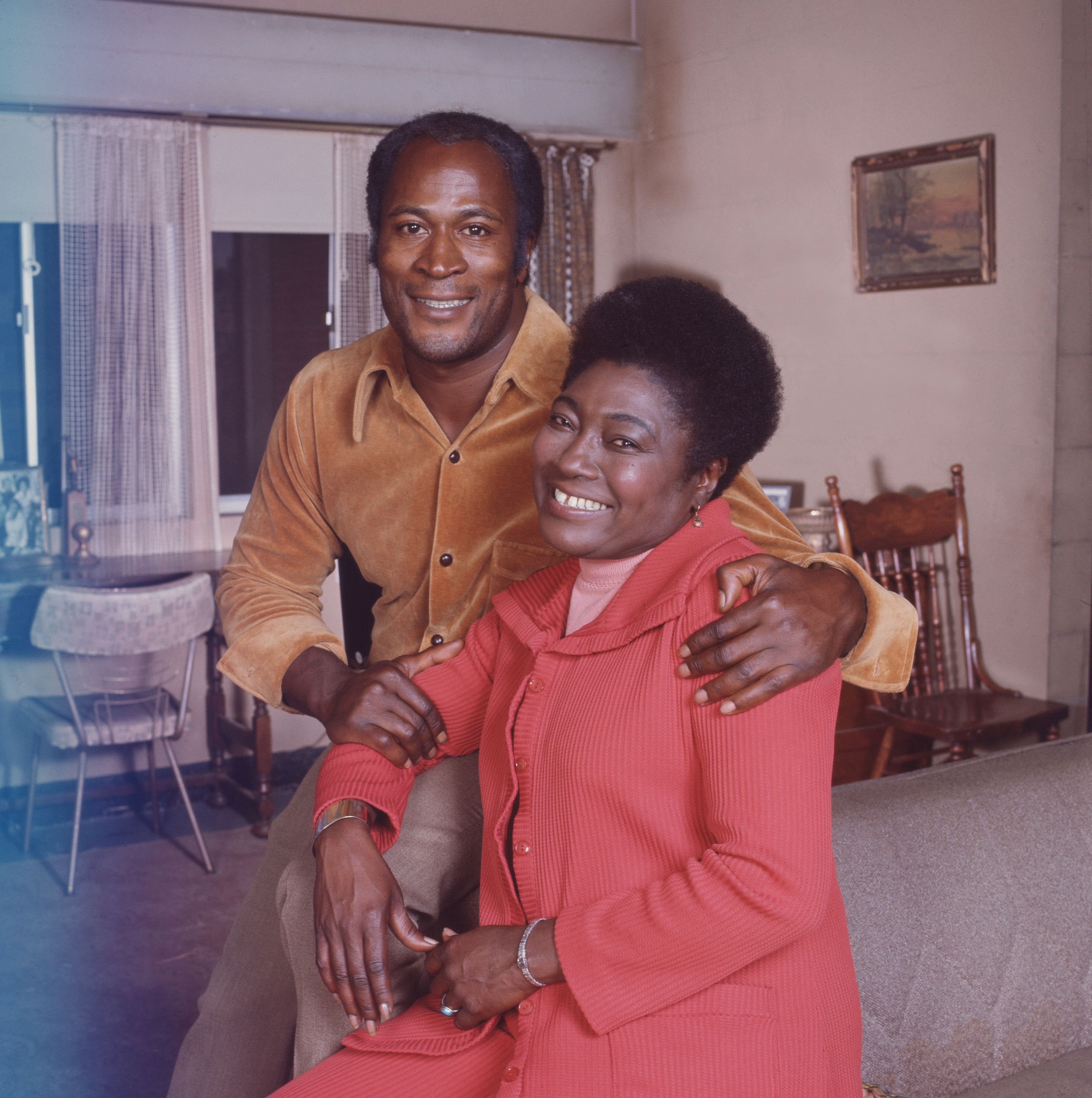 John Amos and Esther Rolle of the television show "Good Times" in California in 1975 | Photo: Getty Images