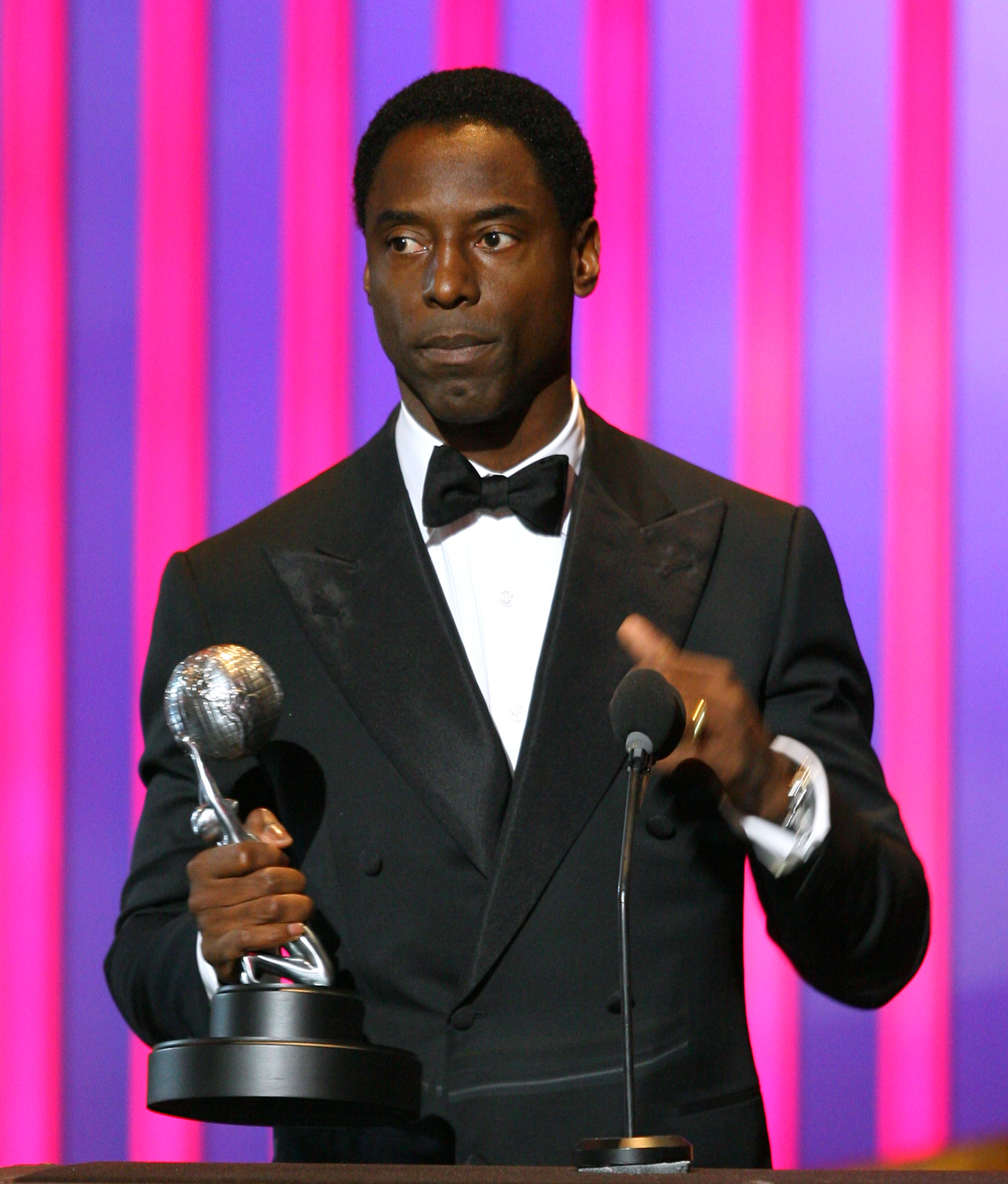 Isaiah Washington poses with his award for Outstanding Actor in a Drama Series for "Grey's Anatomy" at the NAACP Image Awards at the Shrine Auditorium on March 2, 2007, in Los Angeles, California | Source: Getty Images