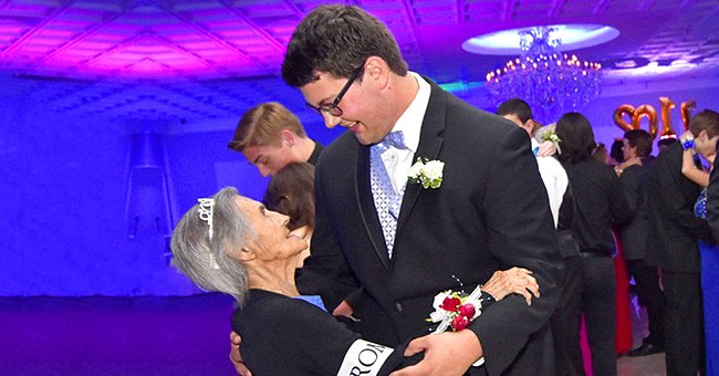 A young student takes his grandmother to prom | Photo: facebook.com/ageuk