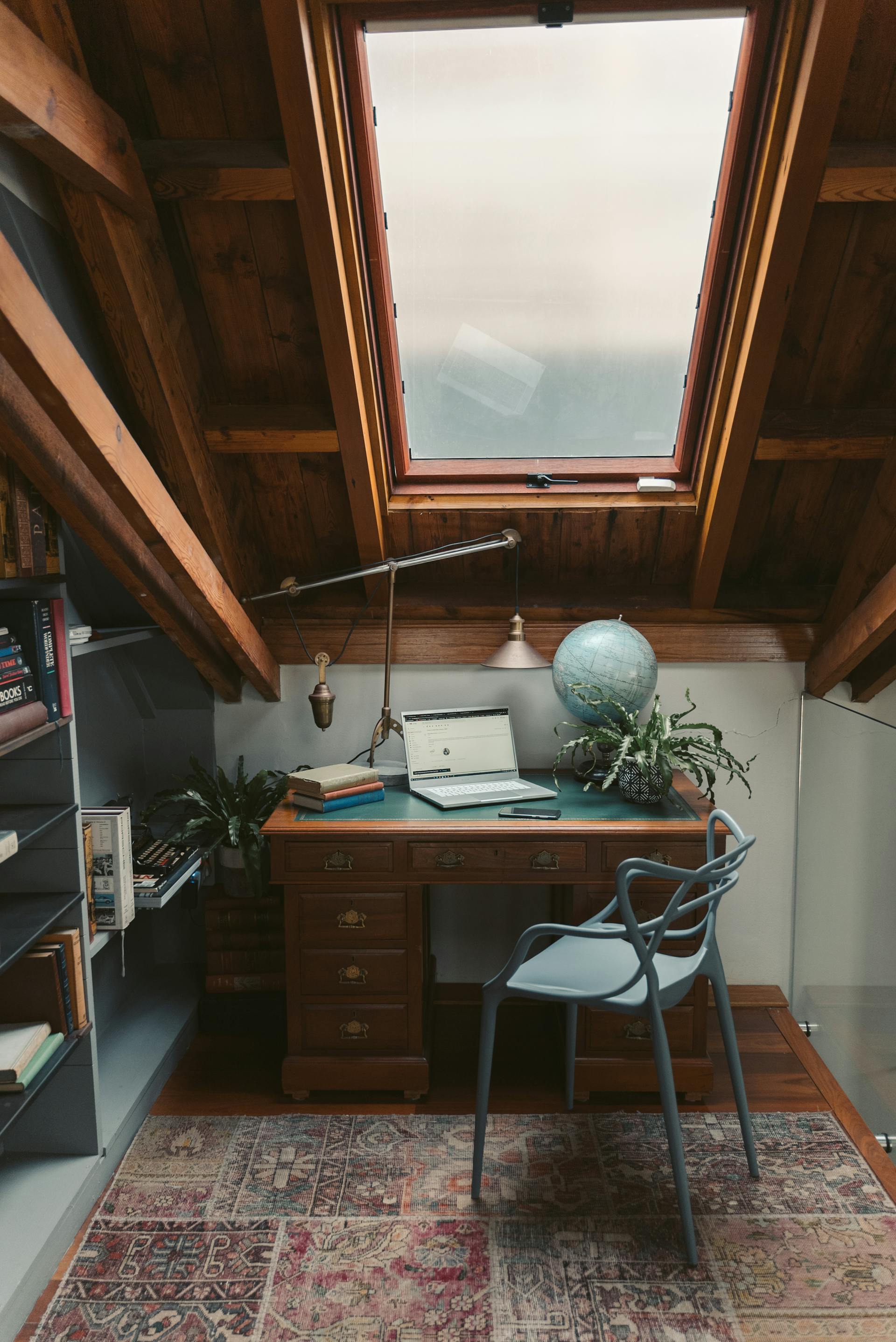 A study room in the attic | Source: Pexels