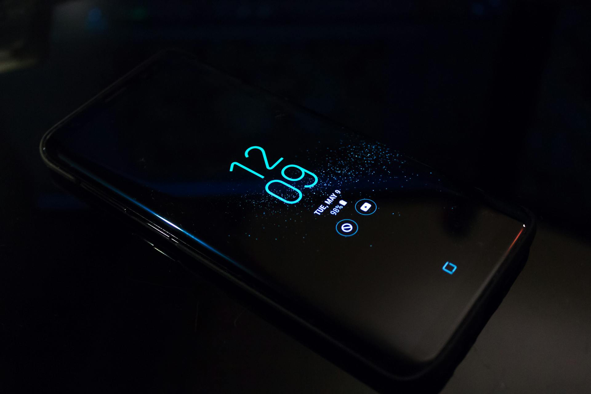 A cell phone on a nightstand | Source: Pexels