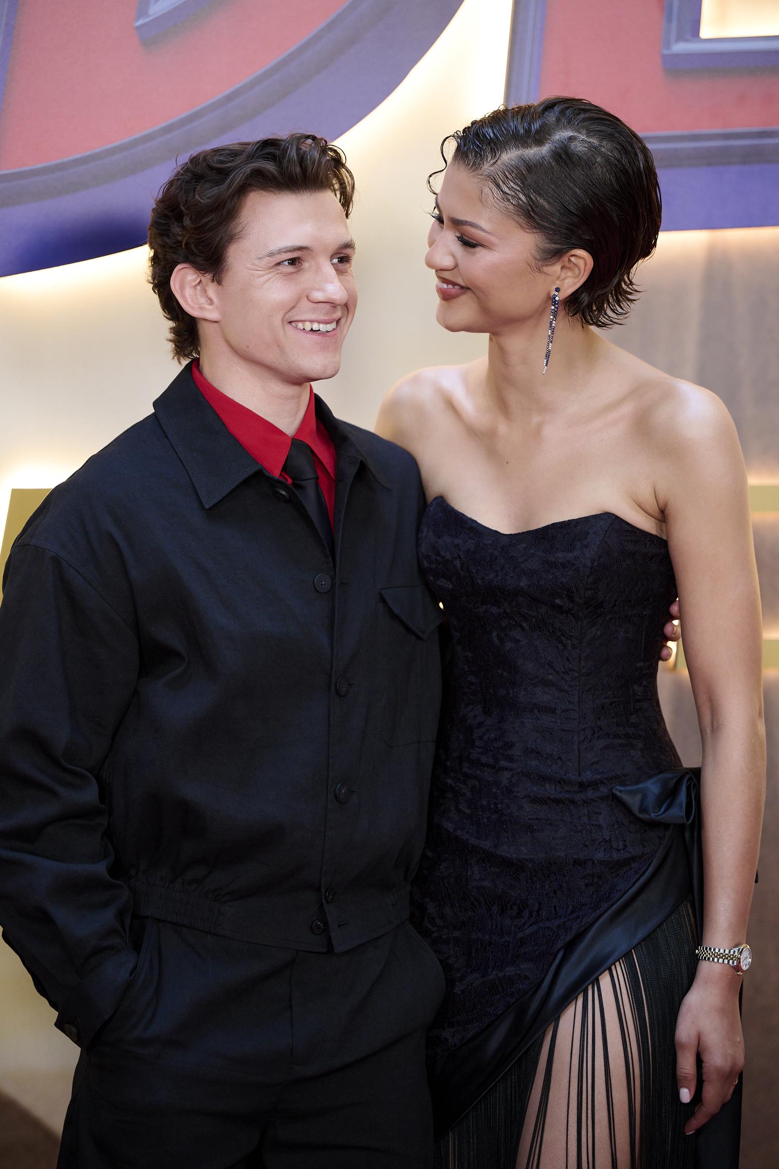 This appears to be another instance where Zendaya looked at Tom Holland while he was looking elsewhere. | Source: Getty Images