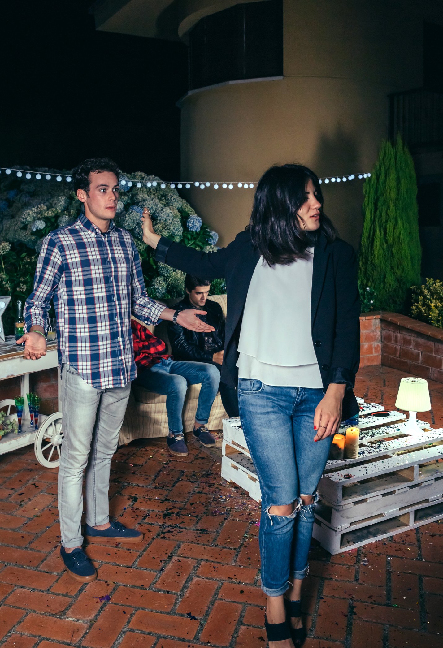 Angry young woman leaving after discussion with man in a night party outdoors | Photo: Getty Images