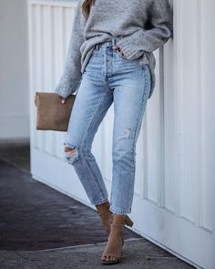Une femme avec un pantalon jean | Source : Pinterest