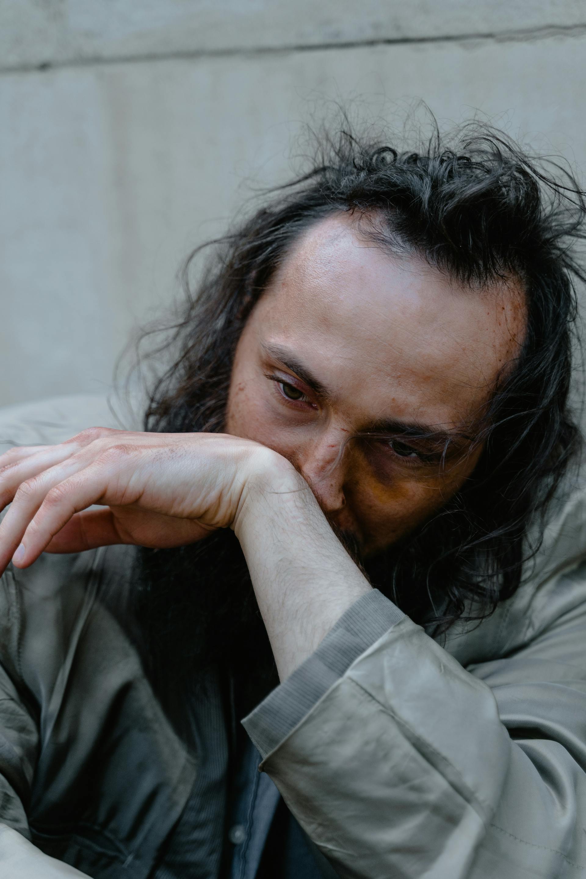 A man sitting outdoors | Source: Pexels