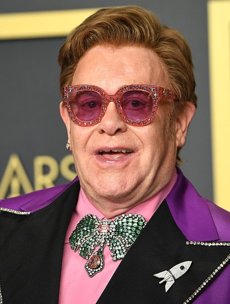 Elton John poses at Hollywood and Highland on February 09, 2020 in Hollywood, California. | Photo: Getty Images