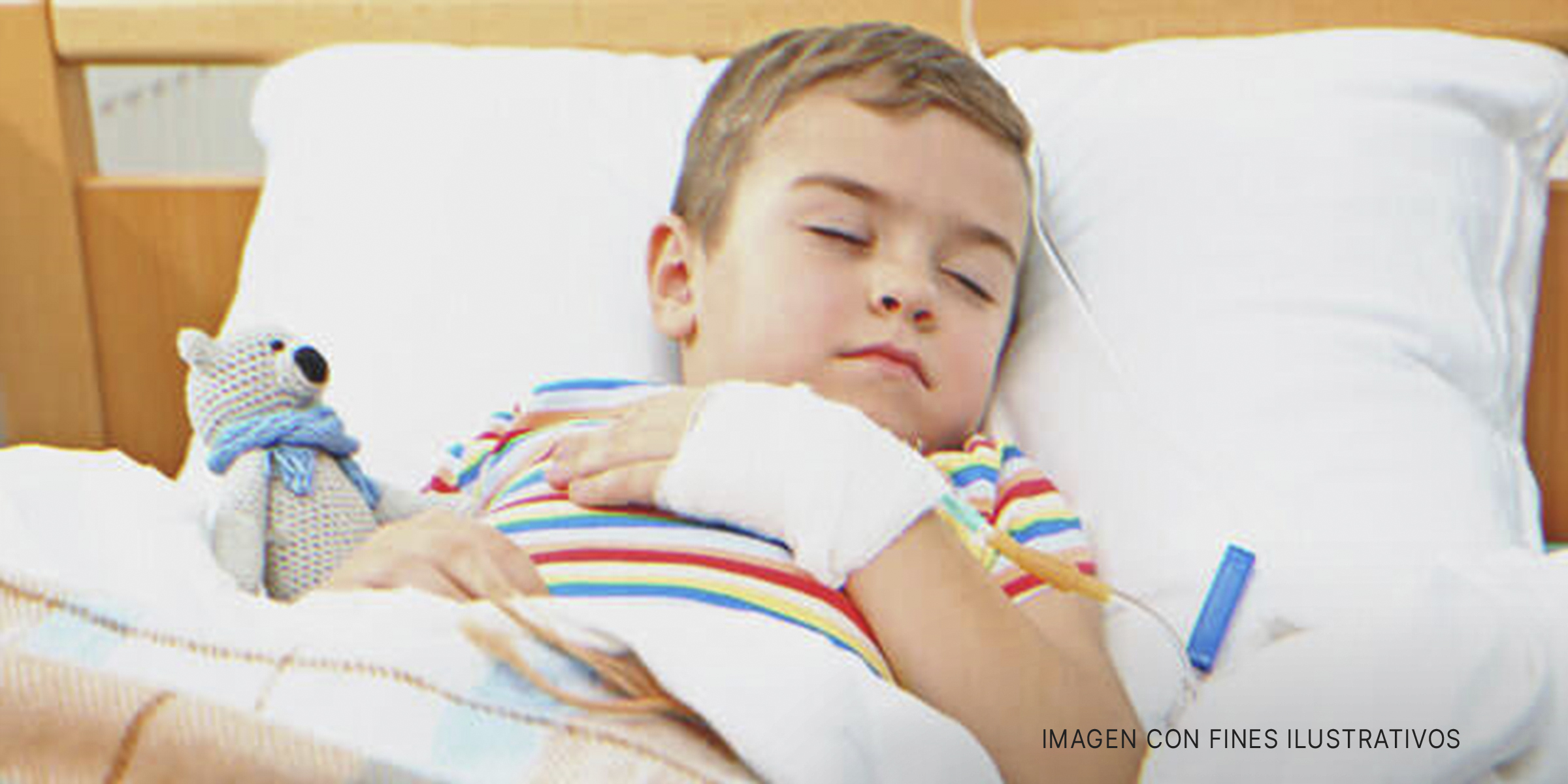 Un niño durmiendo en una cama de hospital. | Foto: Shutterstock