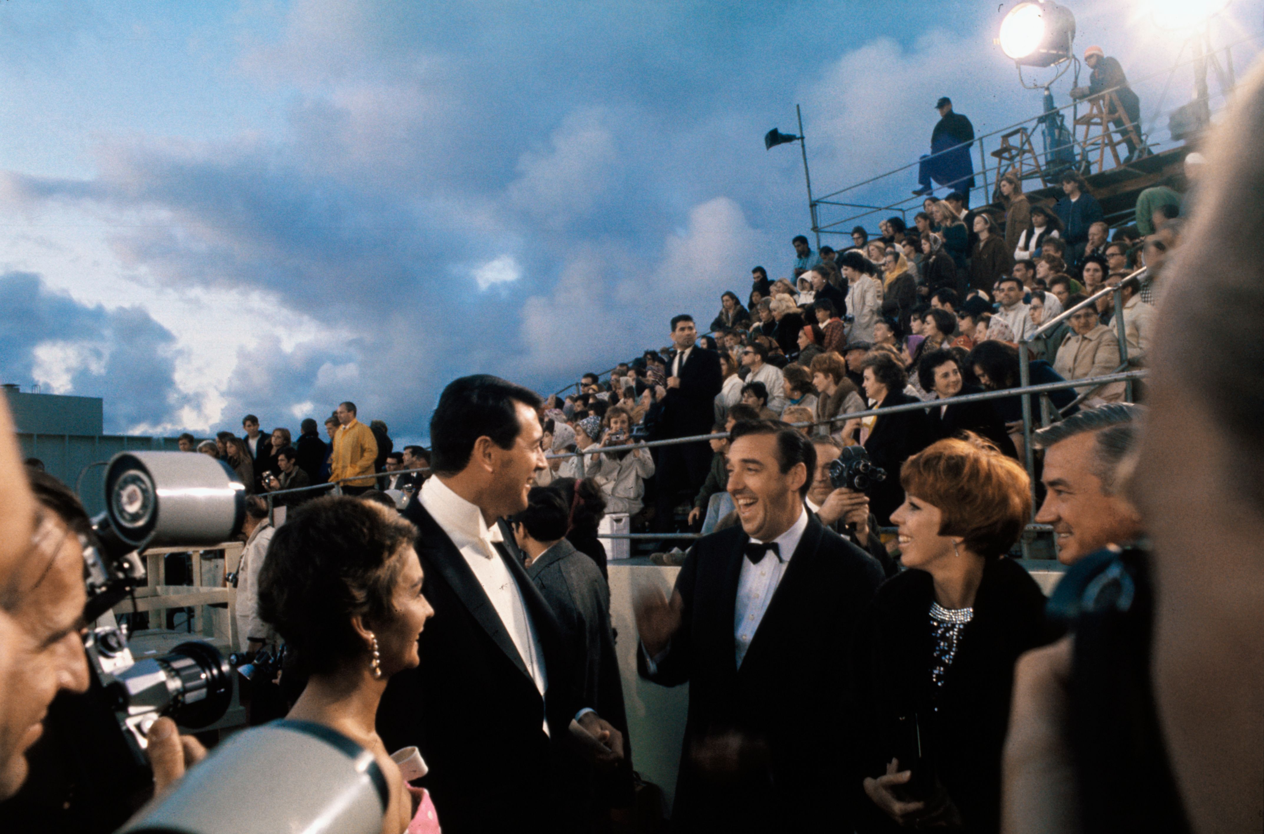 Carol Burnett with Jim Nabors and Rock Hudson at the Academy Awards on April 10, 1967 | Source: Getty Images