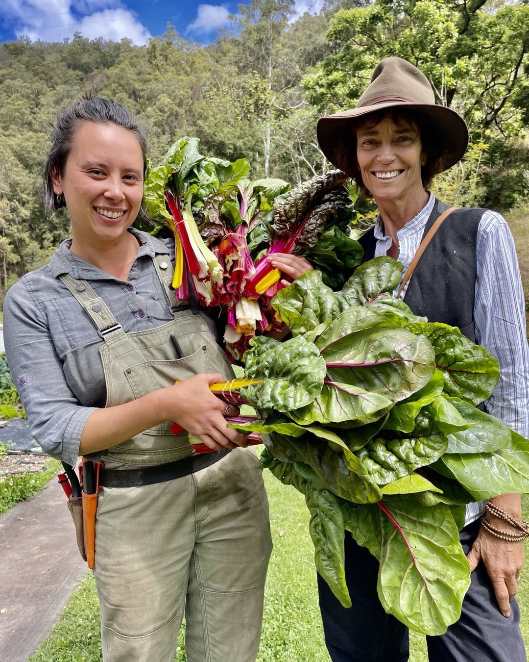 The actress posing with an unidentified woman on her farm, dated September 2021 | Source: Instagram/rachelwardofficial