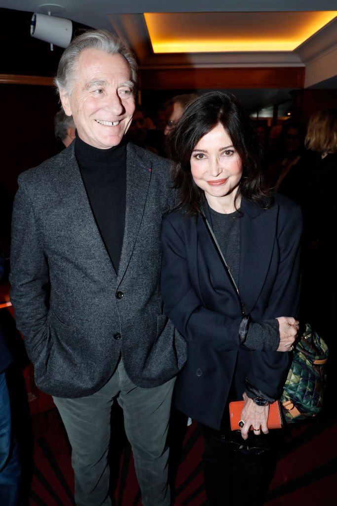 William Leymergie et Evelyne Bouix assistent à la remise des insignes d'officier de la Légion d'honneur à Claude Lelouch au "Club 13" le 13 février 2019 à Paris, France. | Photo : Getty Images William Leymergie et Evelyne Bouix assistent à la remise des insignes d'officier de la Légion d'honneur à Claude Lelouch au "Club 13" le 13 février 2019 à Paris, France. | Photo : Getty Images