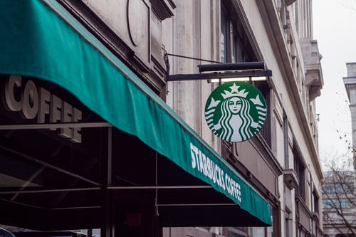 That day had been just like any other where Debra left her home early and stopped at Starbucks for her coffee | Source: Pexels