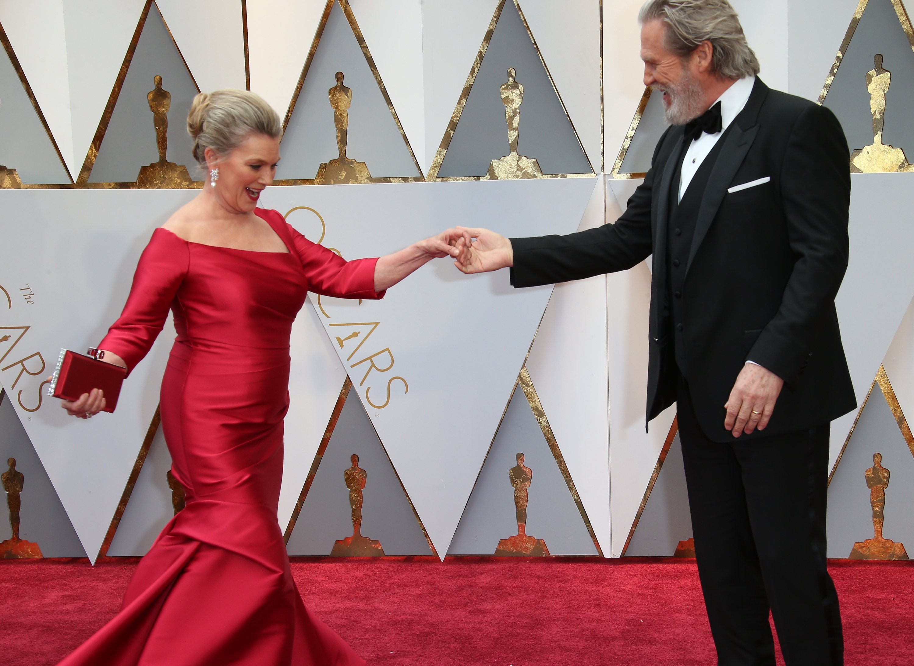 Jeff Bridges y Susan Geston en los Premios de la Academia, el 26 de febrero de 2017 en Hollywood, California. | Foto: Getty Images Jeff Bridges y Susan Geston en los Premios de la Academia, el 26 de febrero de 2017 en Hollywood, California. | Foto: Getty Images