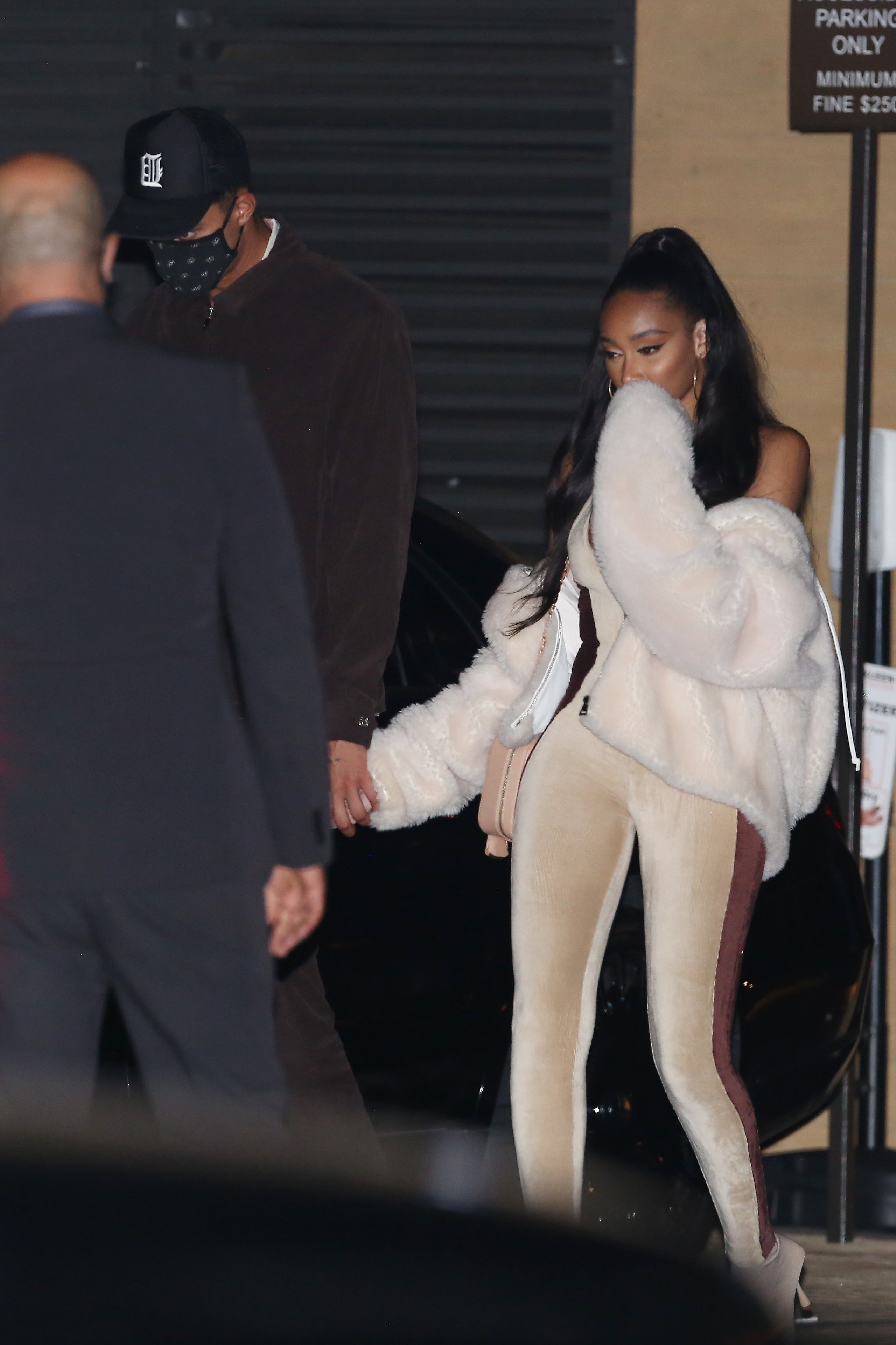 Kyle Kuzma and Winnie Harlow out to dinner at Nobu on October 14, 2020 in Malibu, California. | Source: Getty Images