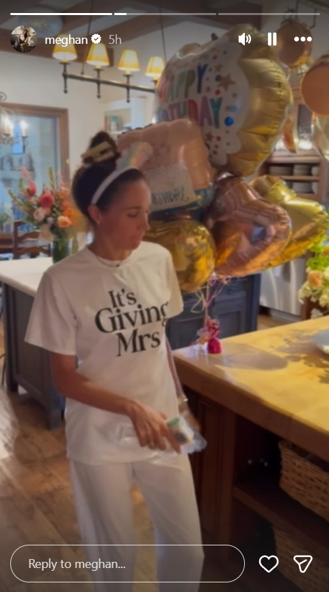 Meghan celebrated her 45th birthday at home with colorful balloons, a festive headband and a white "It's Giving Mrs." T-shirt, offering followers a glimpse of the day's celebrations. | Source: instagram/meghan