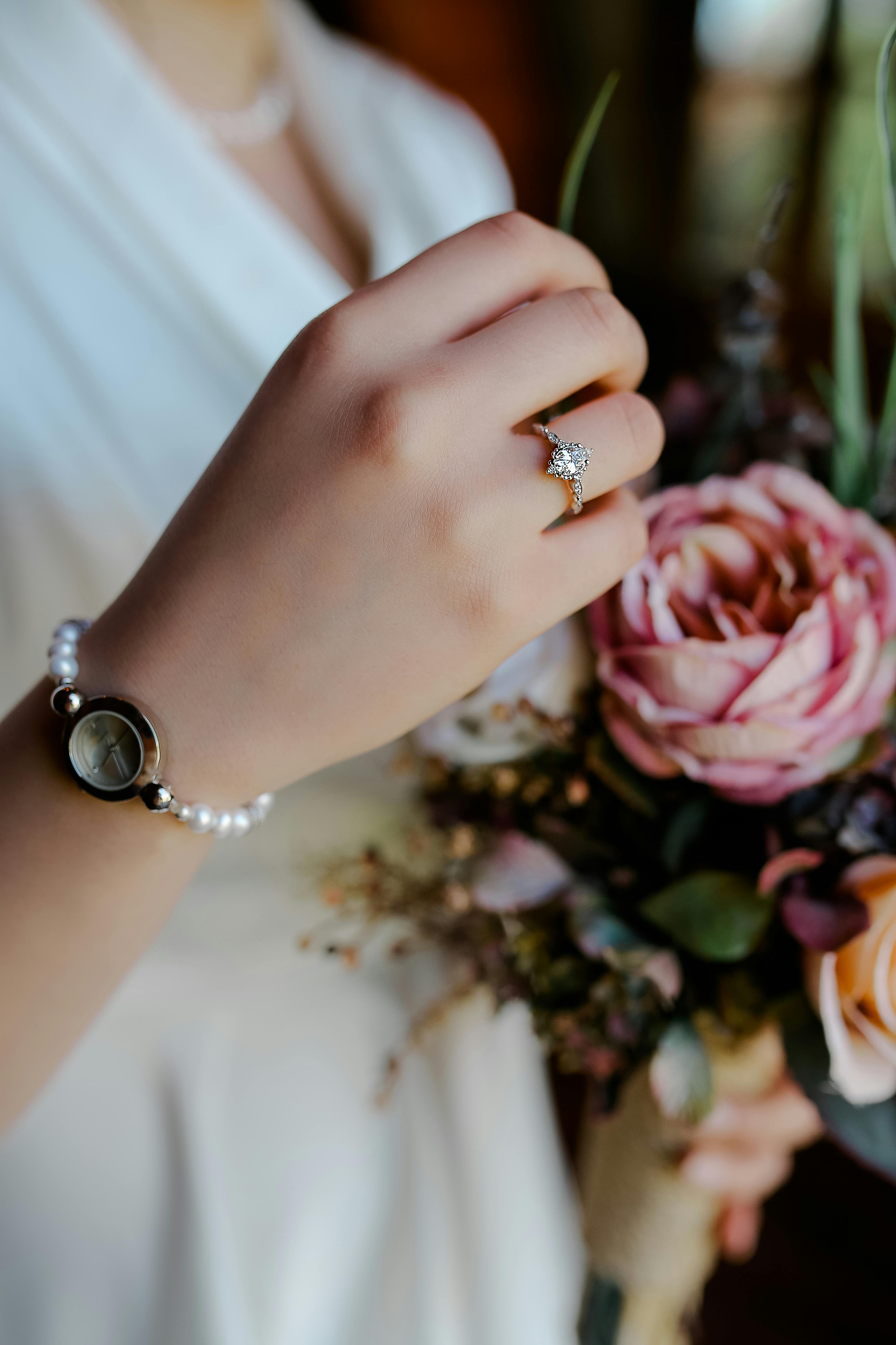 A woman holding a bouquet and wearing a diamond ring | Source: Pexels