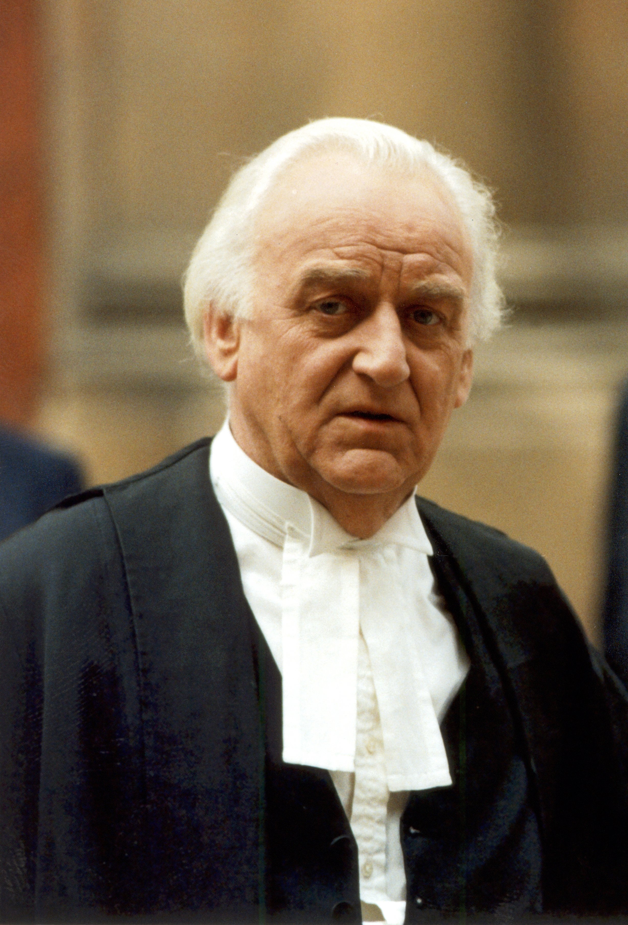  John Thaw (1942 - 2002) as barrister James Kavanagh in the TV drama series 'Kavanagh QC', circa 1997 | Photo: Getty Images
