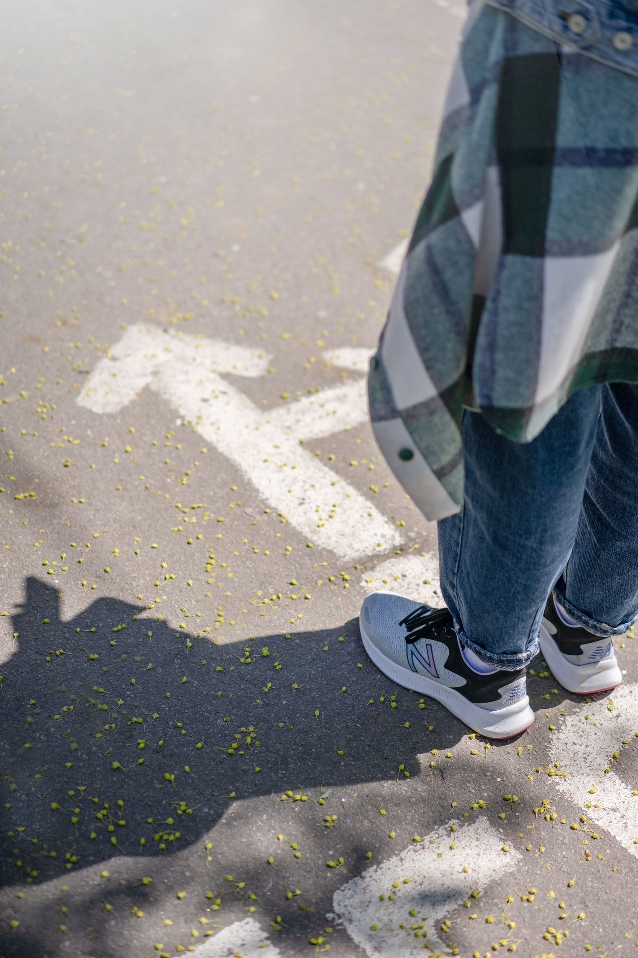 Anna stayed at the crosswalk for a while wondering what to do. | Source: Pexels