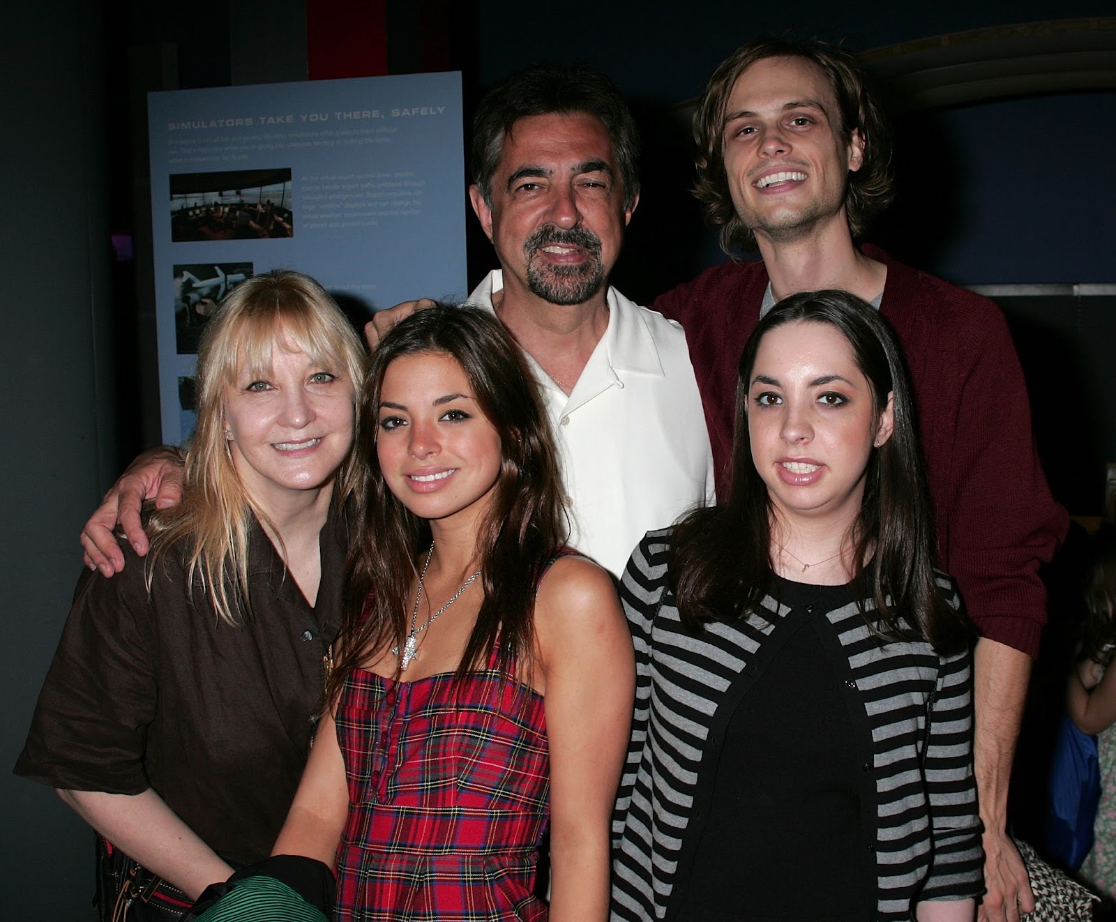 Gia, Joe, and Mia Mantegna with Arlene Vrhel and Matthew Gray Gubler at a party for Paul Feig's sci-fi novel "Ignatius MacFarland: Frequenaut!" on September 28, 2008, in Los Angeles, California. | Source: Getty Images