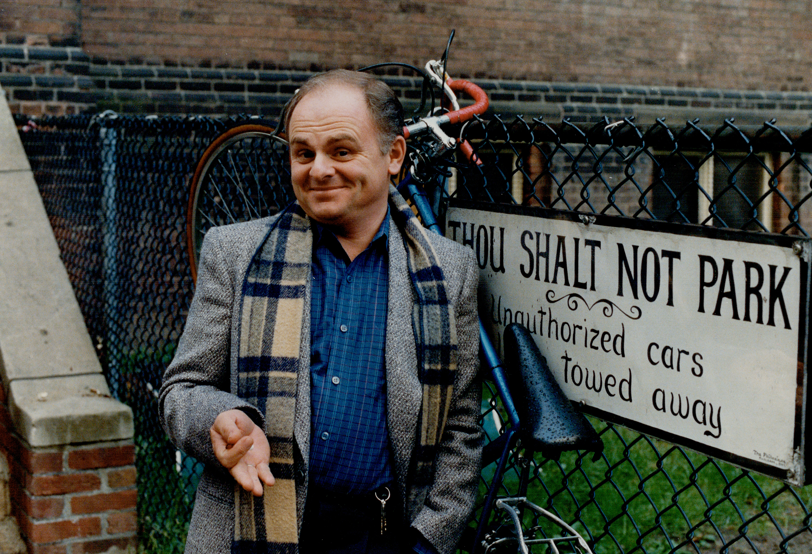 Gary Burghoff posing for a photo in Canada on October 12, 1988 | Source: Getty Images