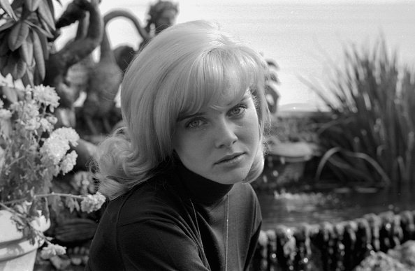 Portrait de l'actrice Sue Lyon à l'hôtel Dorchester de Londres, le 5 octobre 1964. | Photo : Getty Images