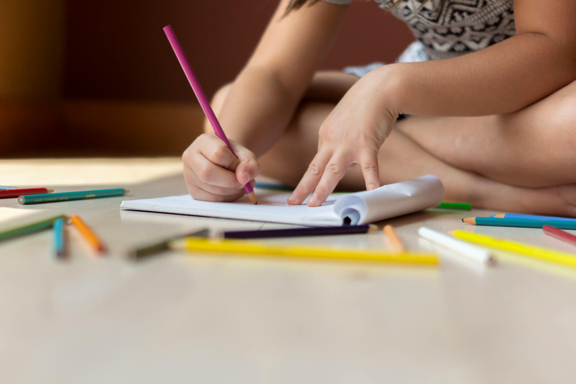 A child drawing in a book | Source: Pexels