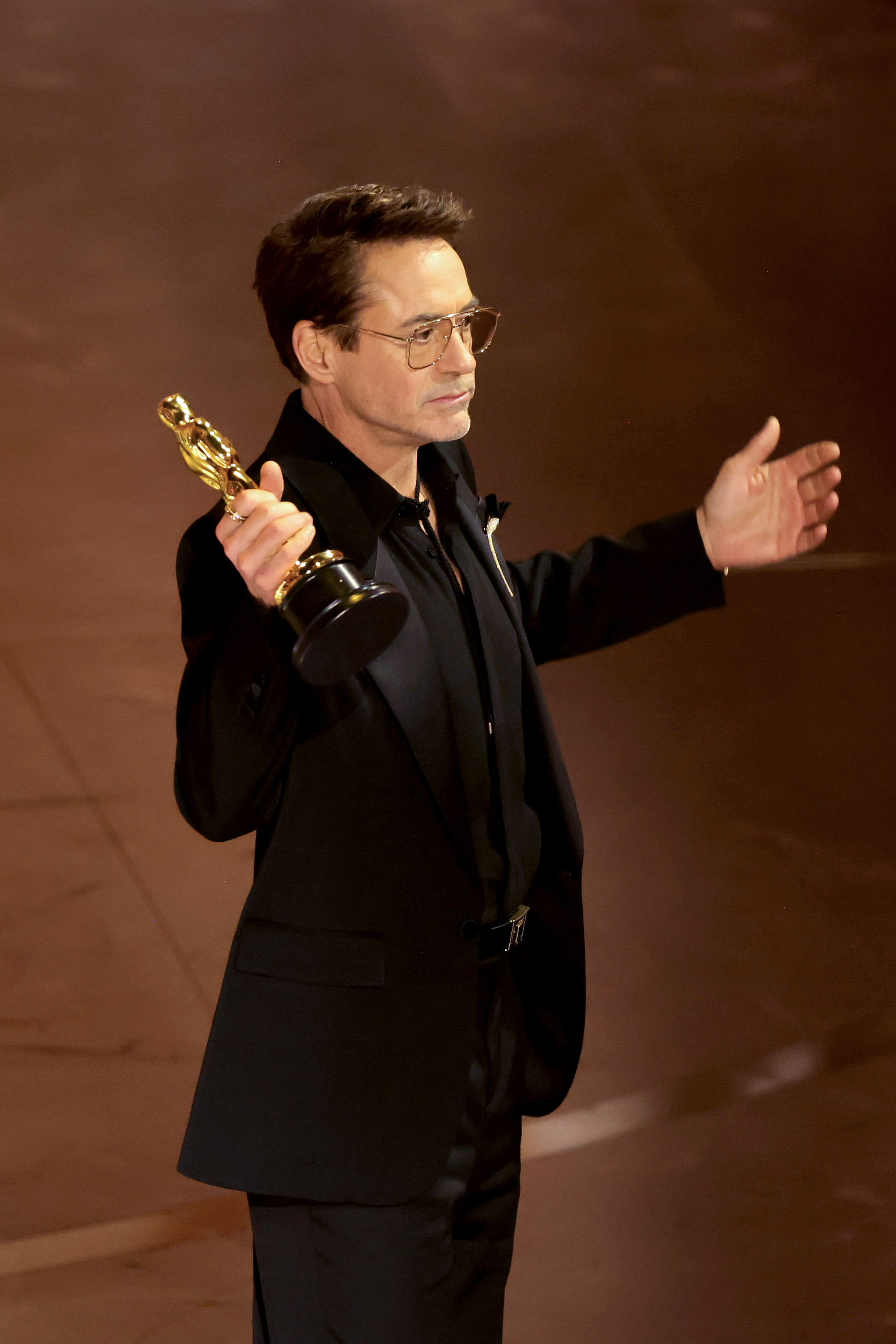Robert Downey Jr. as he received his Best Supporting Actor award for the film "Oppenheimer" at the 96th Annual Academy Awards in Hollywood, California, on March 10, 2024 | Source: Getty Images