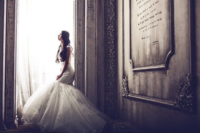 A bride looking out the window on a gloomy day. | Source: Shutterstock