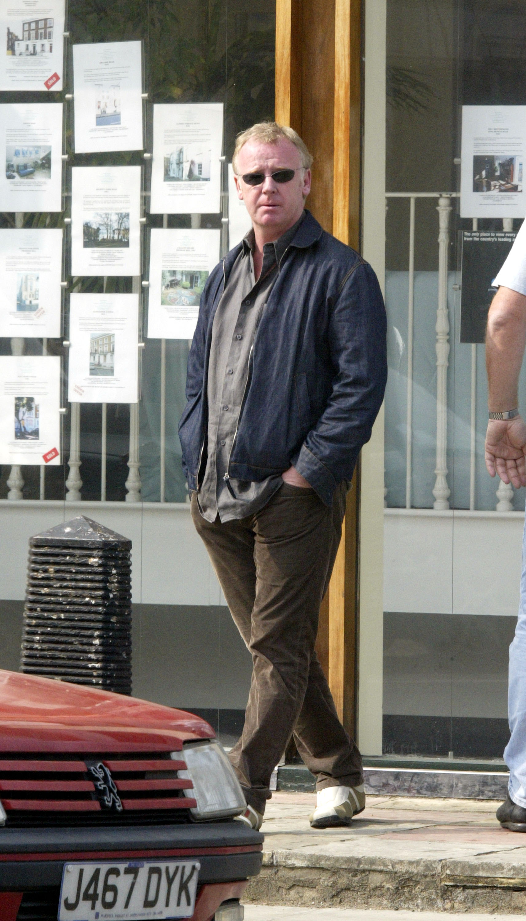 Les Dennis seen on 26 March 2003 in London, England. | Source: Getty Images