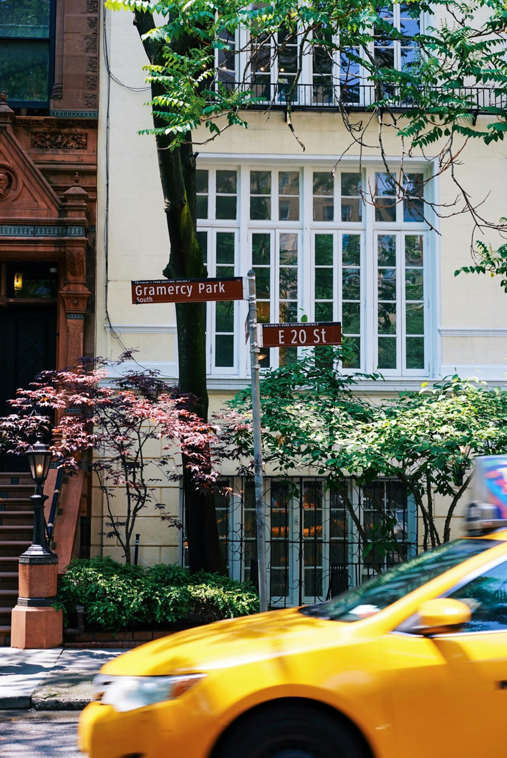 A yellow cab parked in front of a house | Source: Pexels