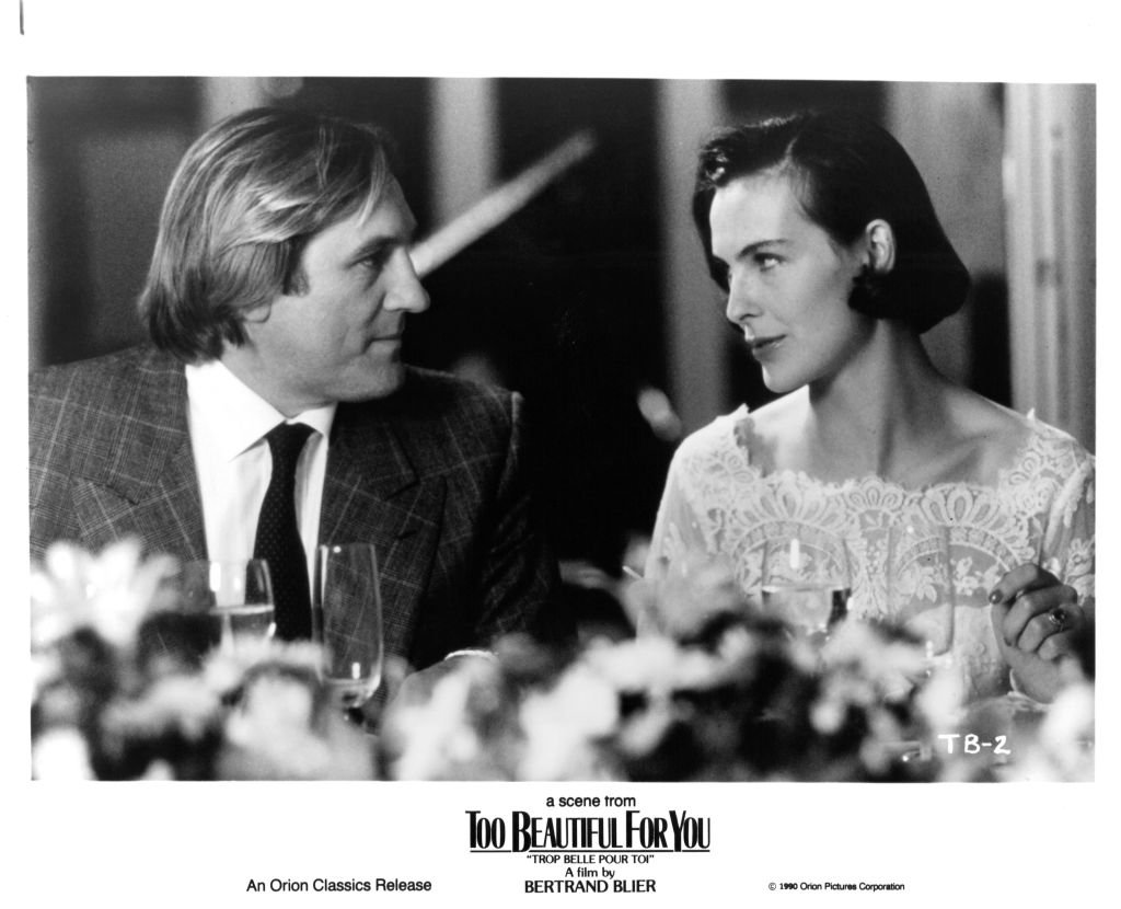 Gerard Depardieu et l'actrice Carole Bouquet dans une scène du film Orion Classic "Too Beautiful for You", vers 1989. | Photo : Getty Images