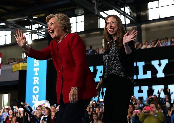 Hillary Clinton and Chelsea Clinton at Haverford Community Recreation and Environmental Center on October 4, 2016 in Haverford, Pennsylvania | Photo: Getty Images