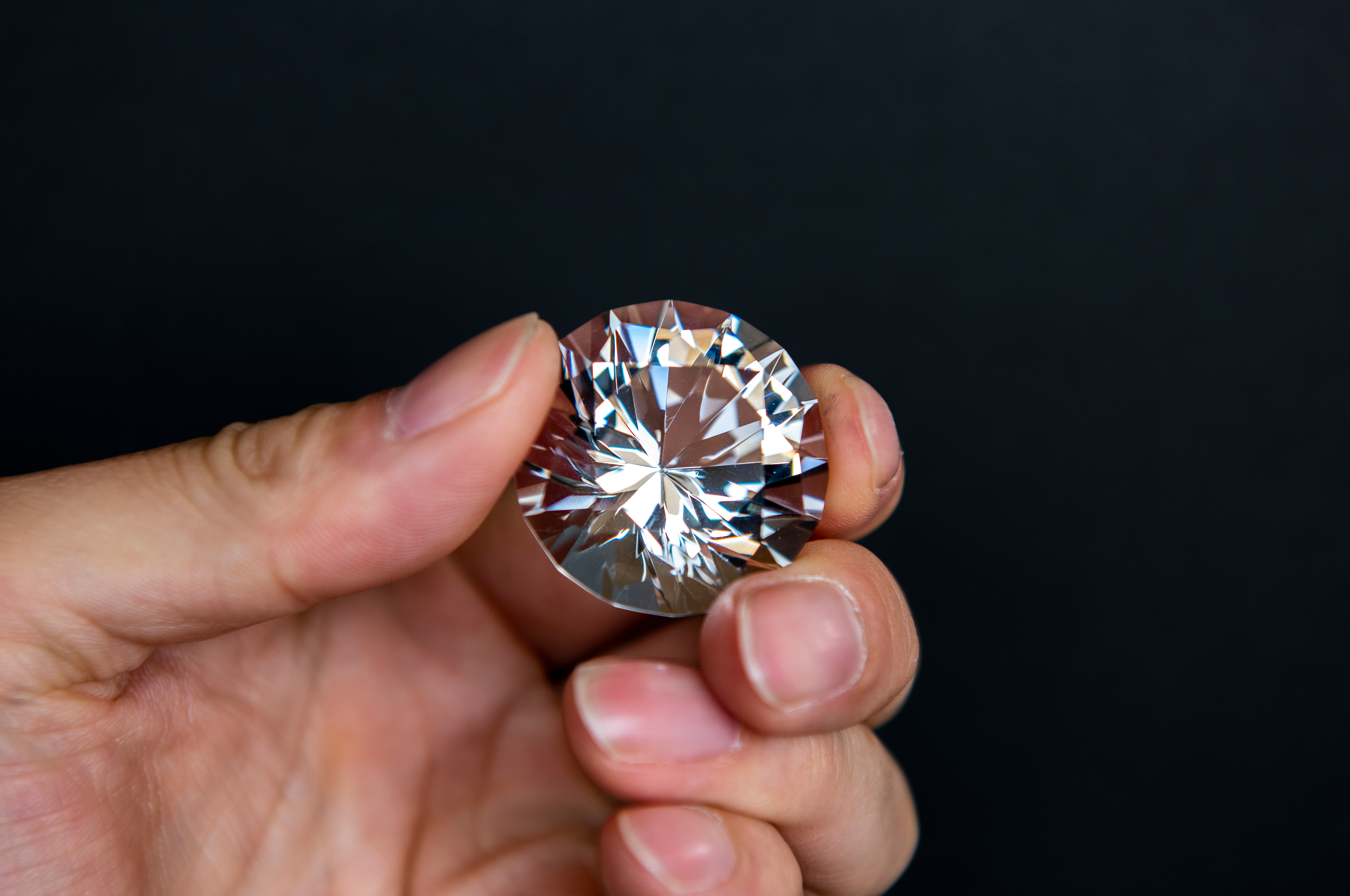 Someone holding a diamond | Source: Shutterstock