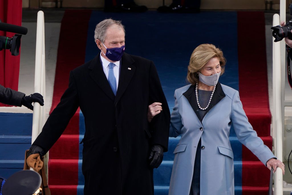 George W. Bush and his wife Laura arrive for the 59th inaugural ceremony on the West Front of the US Capitol on January 20, 2021 in Washington, D.C. | Photo: Getty Images