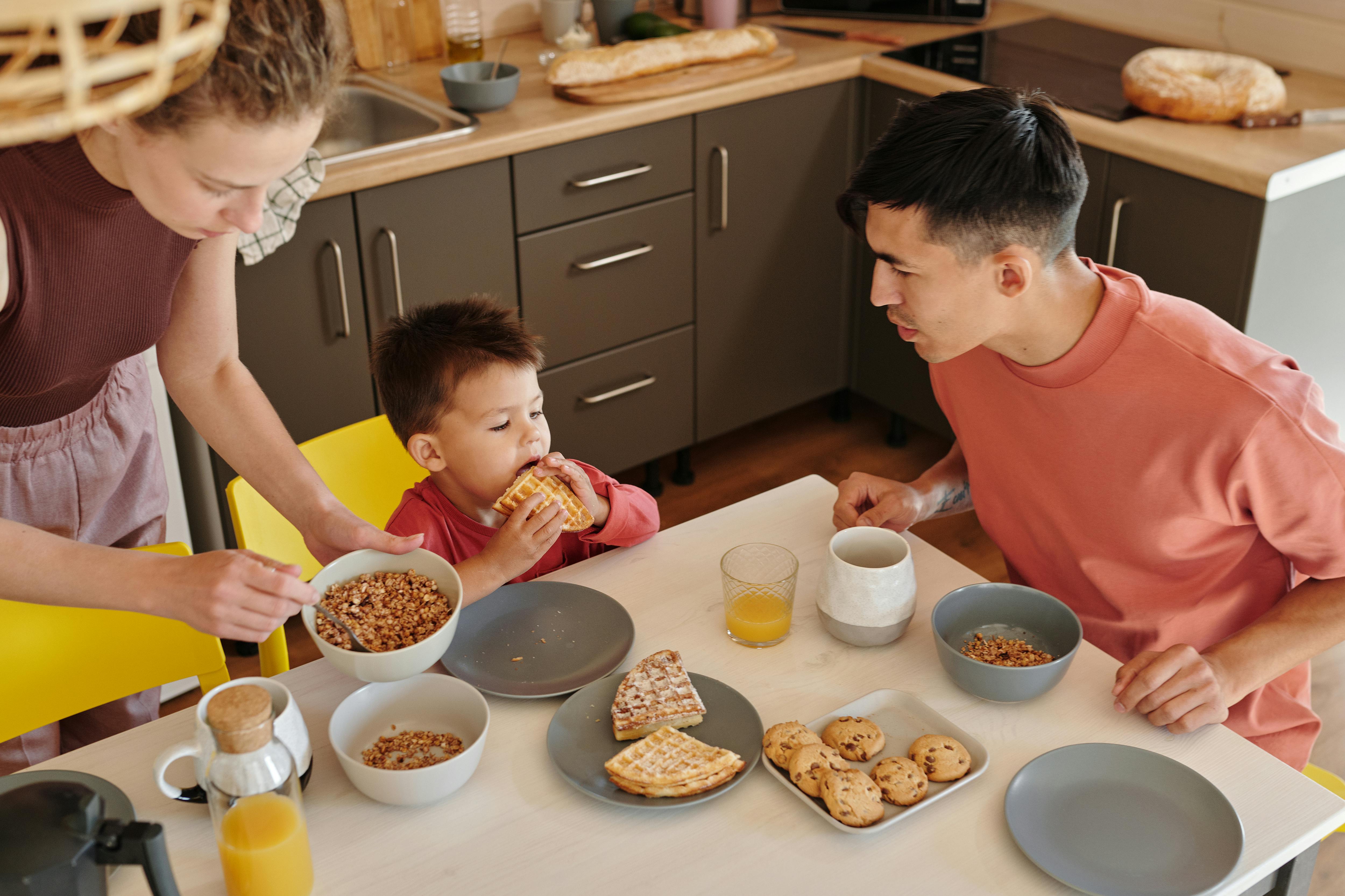 A family enjoying breakfast together | Source: Pexels