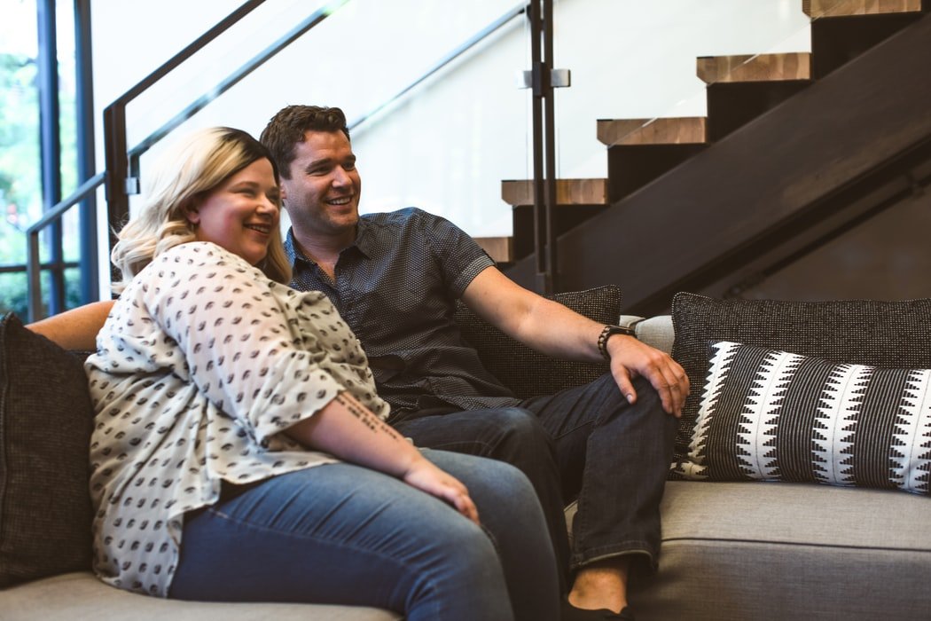 Pretty plus-sized woman with a man | Source: Unsplash