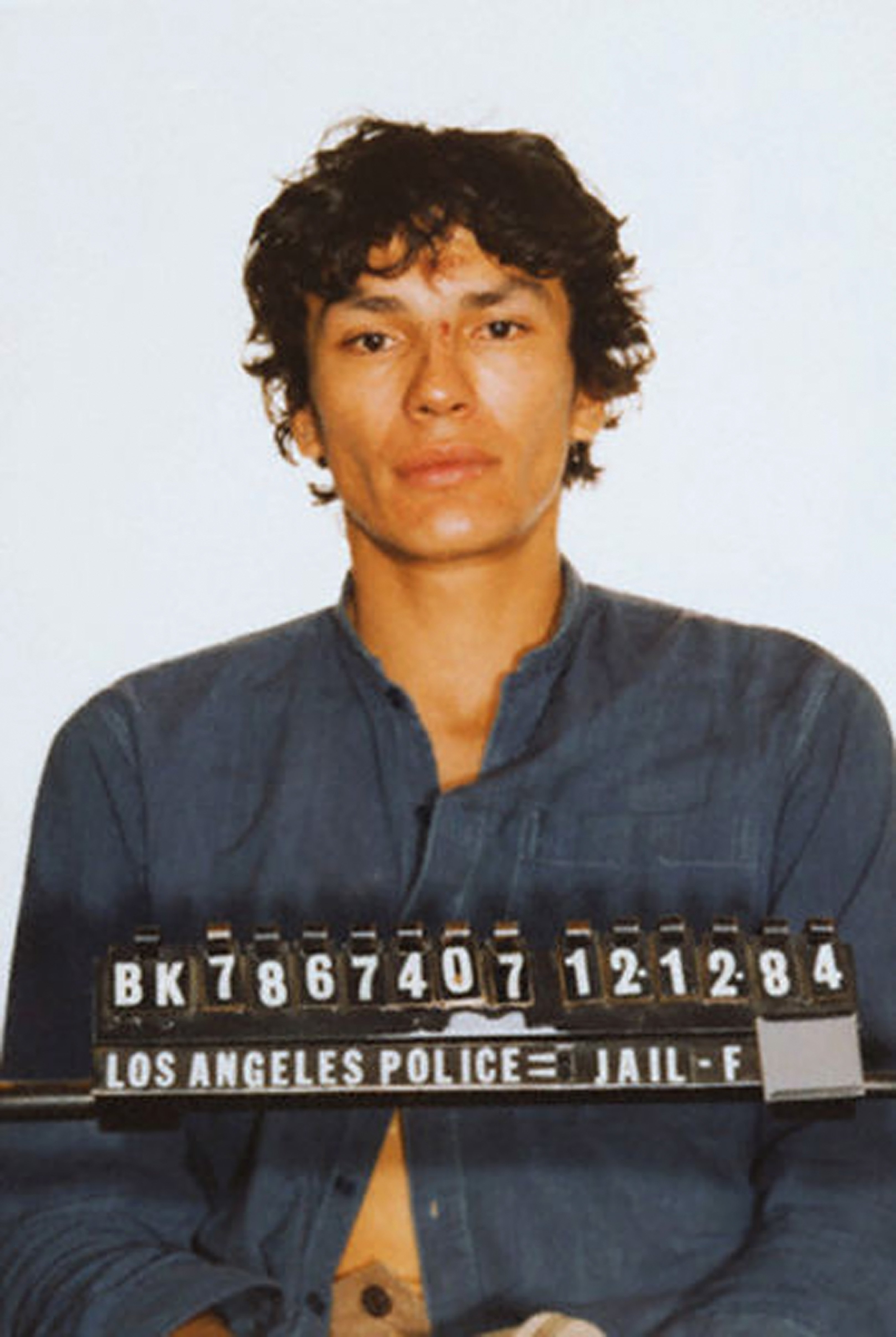 Richard Ramirez aka "The Night Stalker" in his mug shot or booking photo in Los Angeles, California on December 12, 1984 | Source: Getty Images