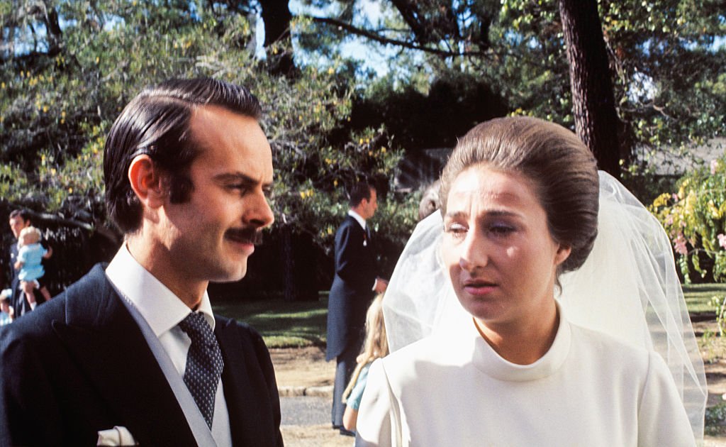 La infanta Margarita de Borbón y Carlos Zurita durante su boda, el 12 de octubre de 1972, en Estoril, Portugal. | Foto: Getty Images La infanta Margarita de Borbón y Carlos Zurita durante su boda, el 12 de octubre de 1972, en Estoril, Portugal. | Foto: Getty Images