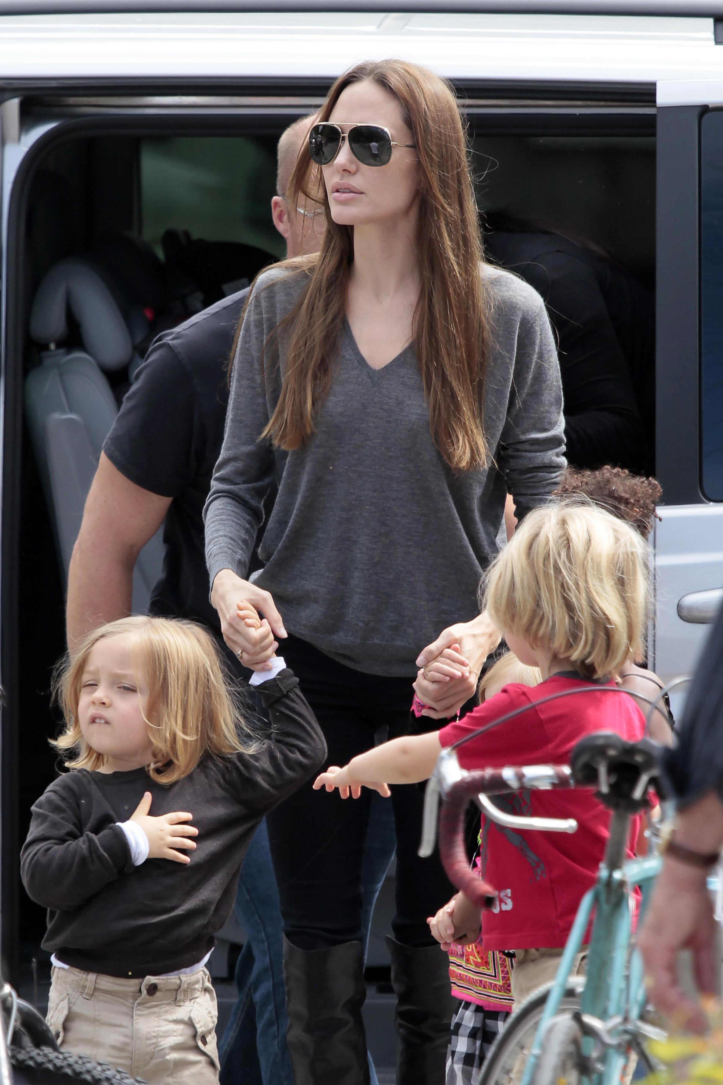 Angelina Jolie sighted arriving at The London Aquarium with her children Shiloh, Knox, Vivienne and Zahara on July 25, 2011 in London, England | Source: Getty Images