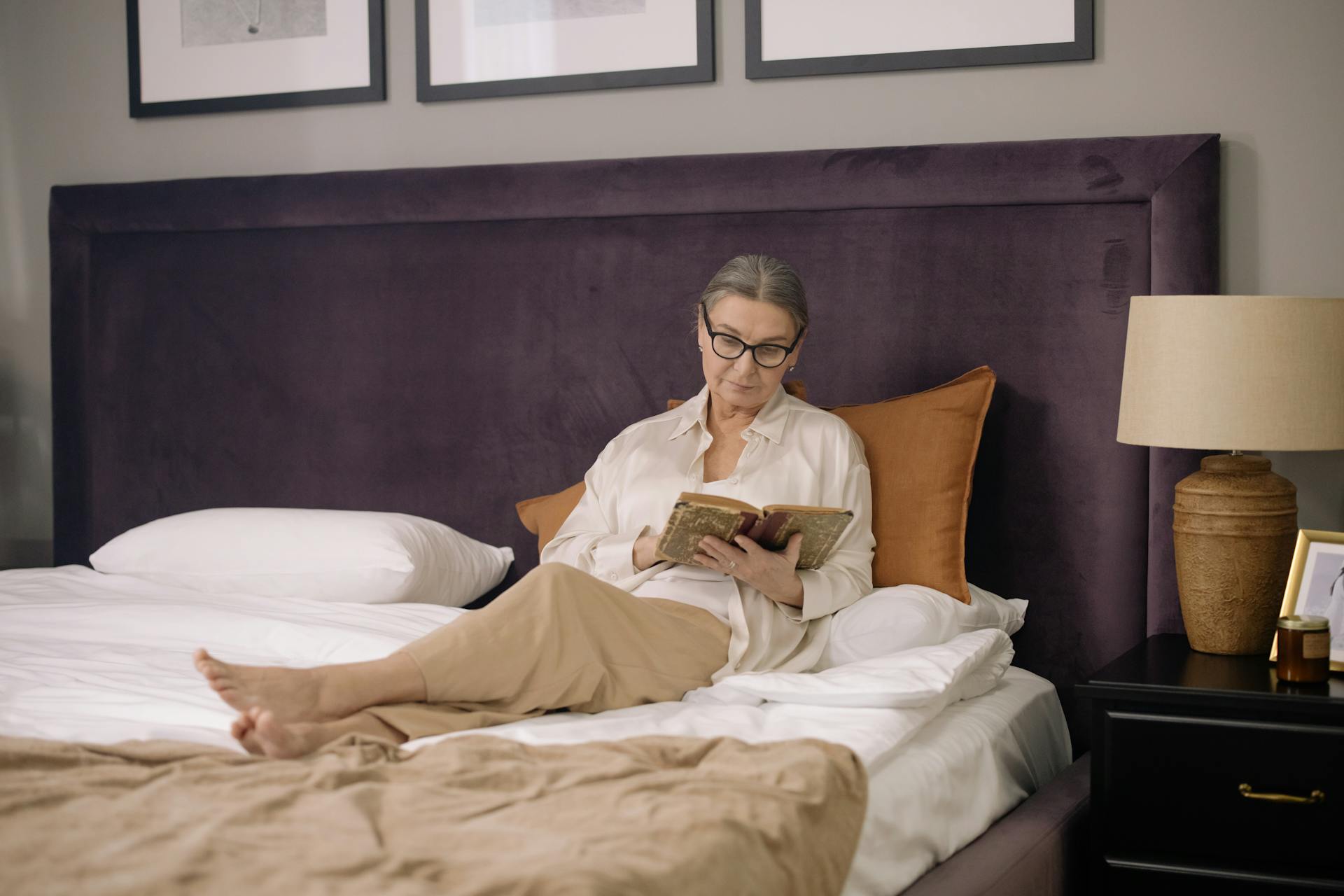 An older woman reading in bed | Source: Pexels