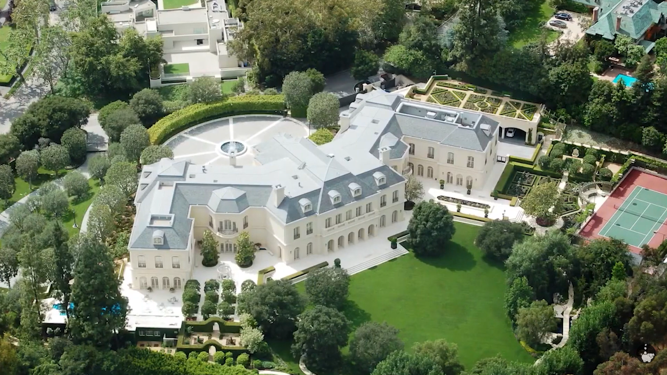 An ariel view of Candy and Aaron Spelling's enormous home in Los Angeles, California | Source: YouTube/@Mr.Splendor