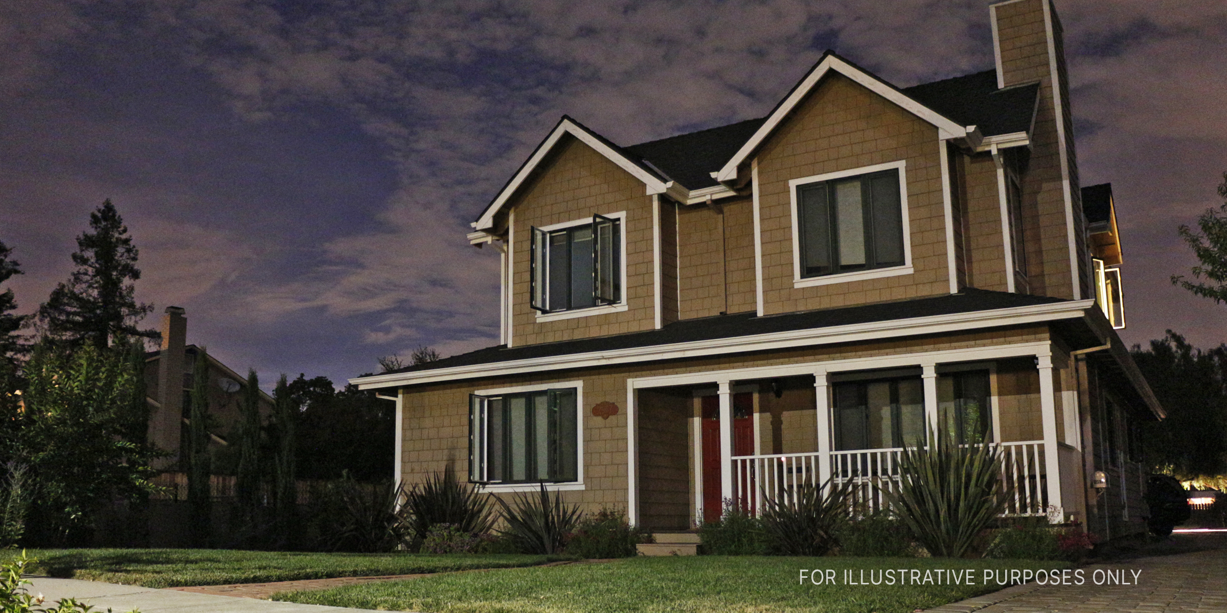 Photo of a house at night | Source: Flickr/energylabsbr (CC BY 2.0)