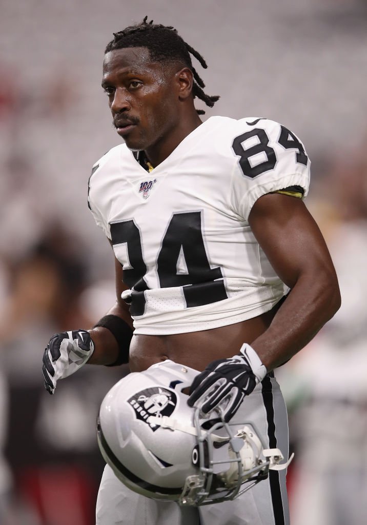 Antonio Brown with former team the Oakland Raiders during a game against the Arizona Cardinals on Aug. 15, 2019 in Arizona | Photo: Getty Images