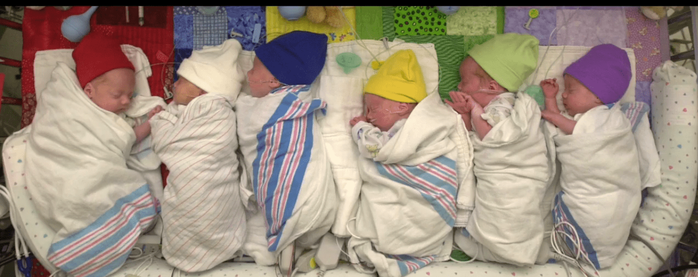 The Headrick sextuplets swaddled in blankets | Photo : Facebook/wichitaeagle