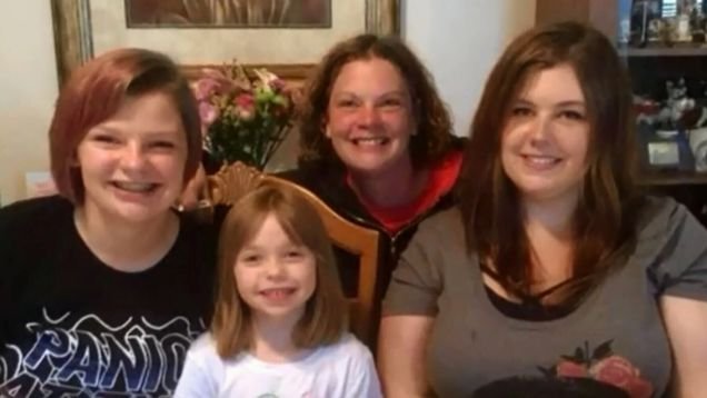 Karey Gengler et sa famille | Source : YouTube / Fox 19