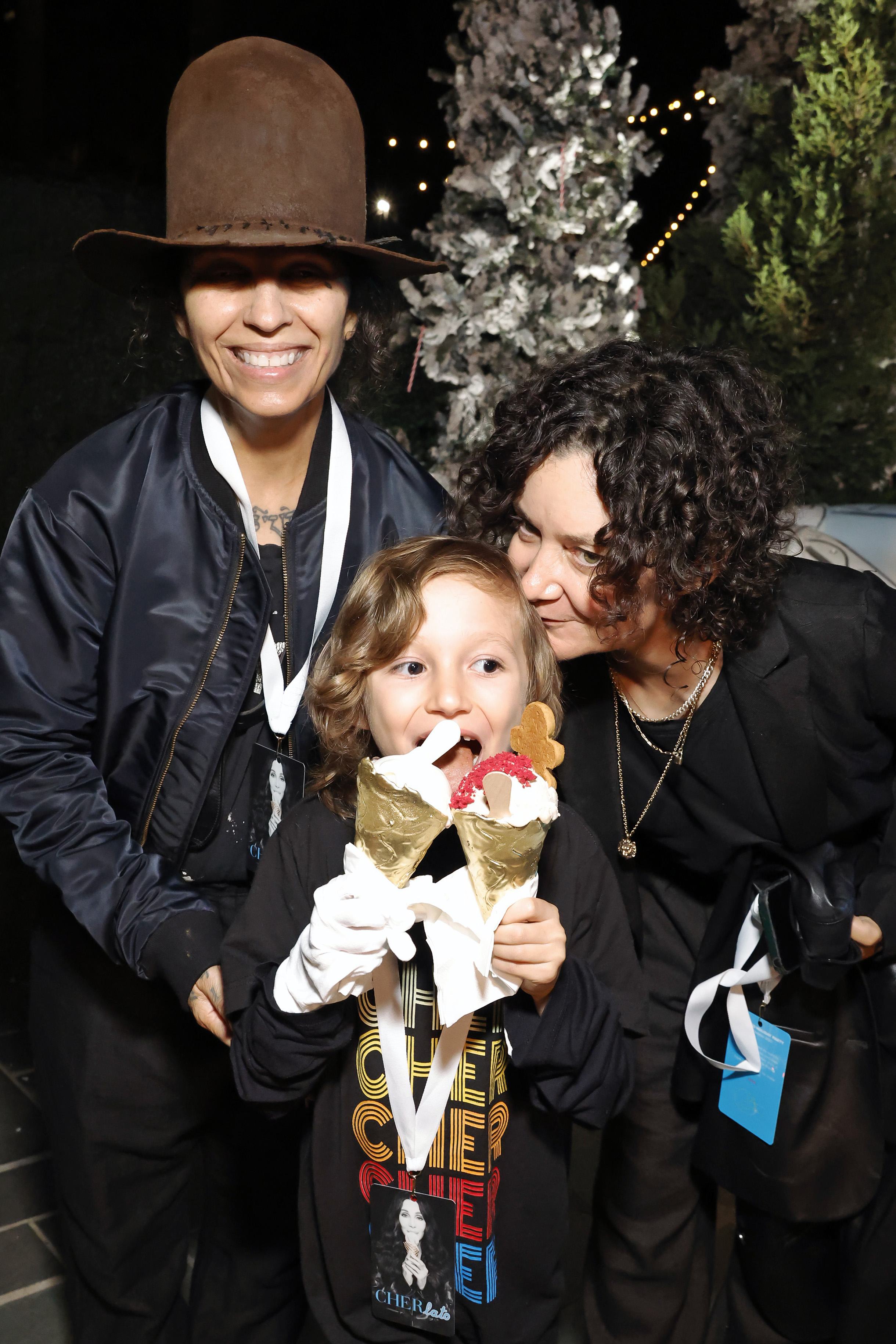 Linda Perry, Rhodes Emilio Gilbert Perry and Sara Gilbert at Cher's Gelato Truck "Cherlato" Hosts Christmas Came Early event in Santa Monica, California on October 24, 2023 | Source: Getty Images